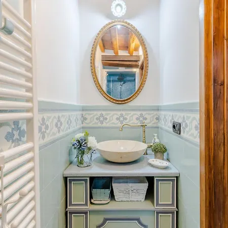 Casa La Guardia, A Classic 3 Bedrooms 公寓 *